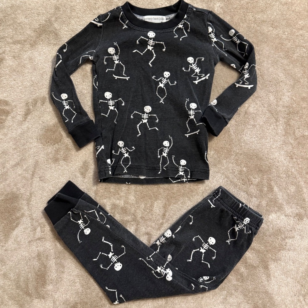 Pottery Barn Kids 2T Organic Cotton Skeleton Skateboard Pajama Set Black 2 Piece